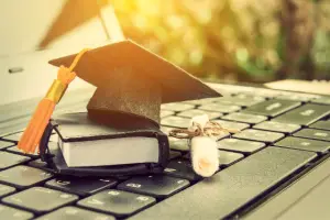 Online graduation - featured image