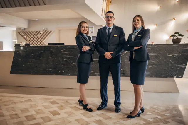 hotel managers - featured image